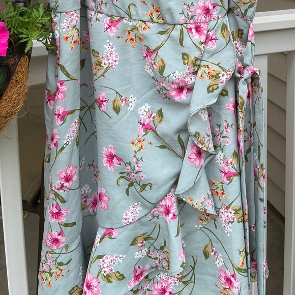 NWT Lily Rose Sz-L Beautiful, Unique, Great Design-Square Neck or Cold Shoulder - Picture 12 of 17